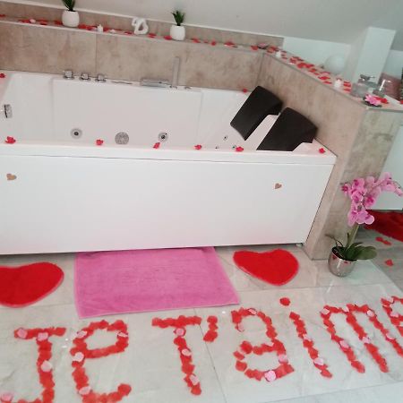 Studio Jacuzzi au centre Colmar Extérieur photo