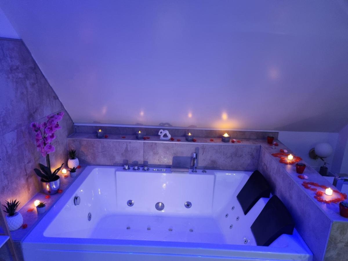 Studio Jacuzzi au centre Colmar Extérieur photo