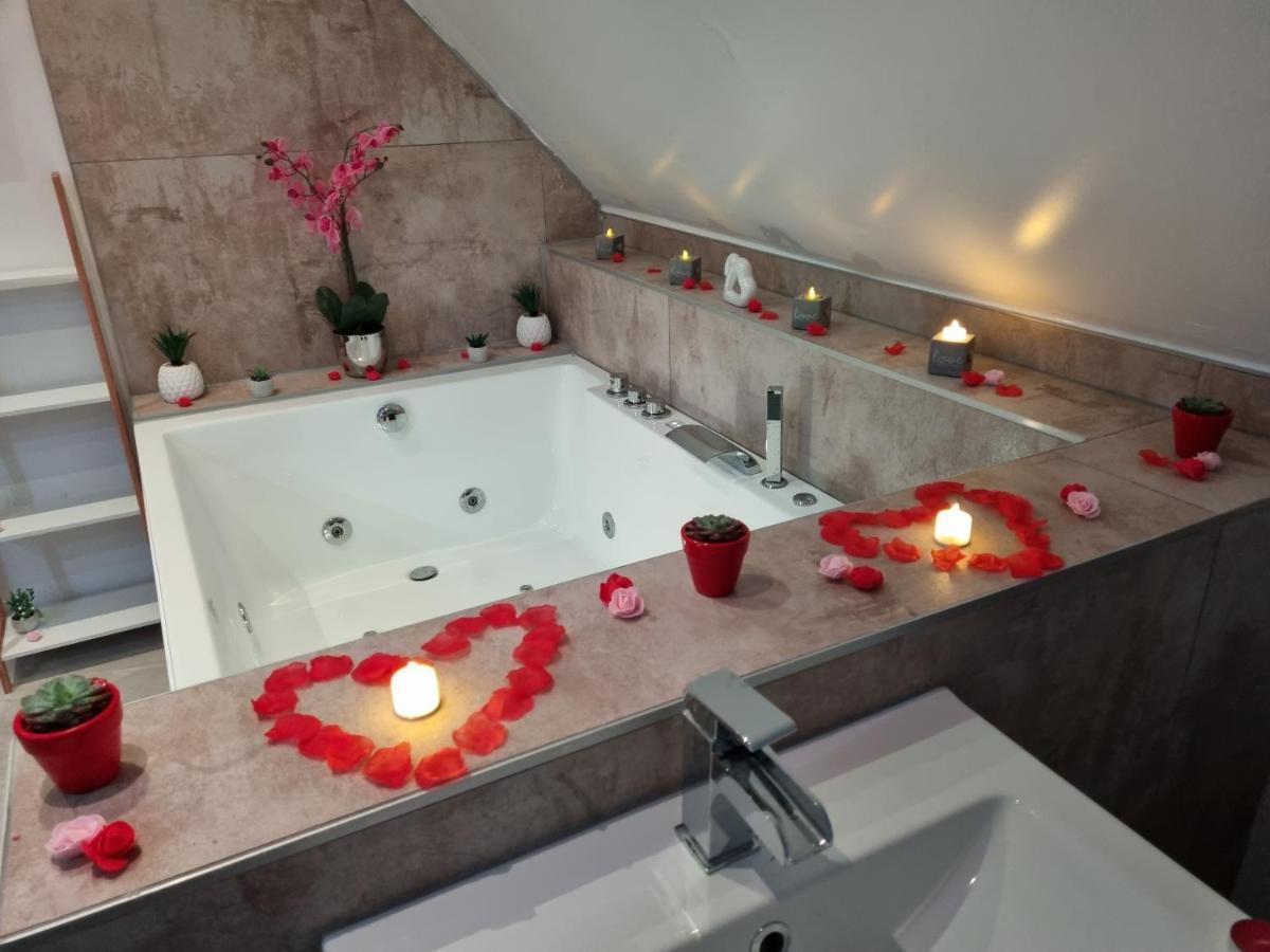Studio Jacuzzi au centre Colmar Extérieur photo