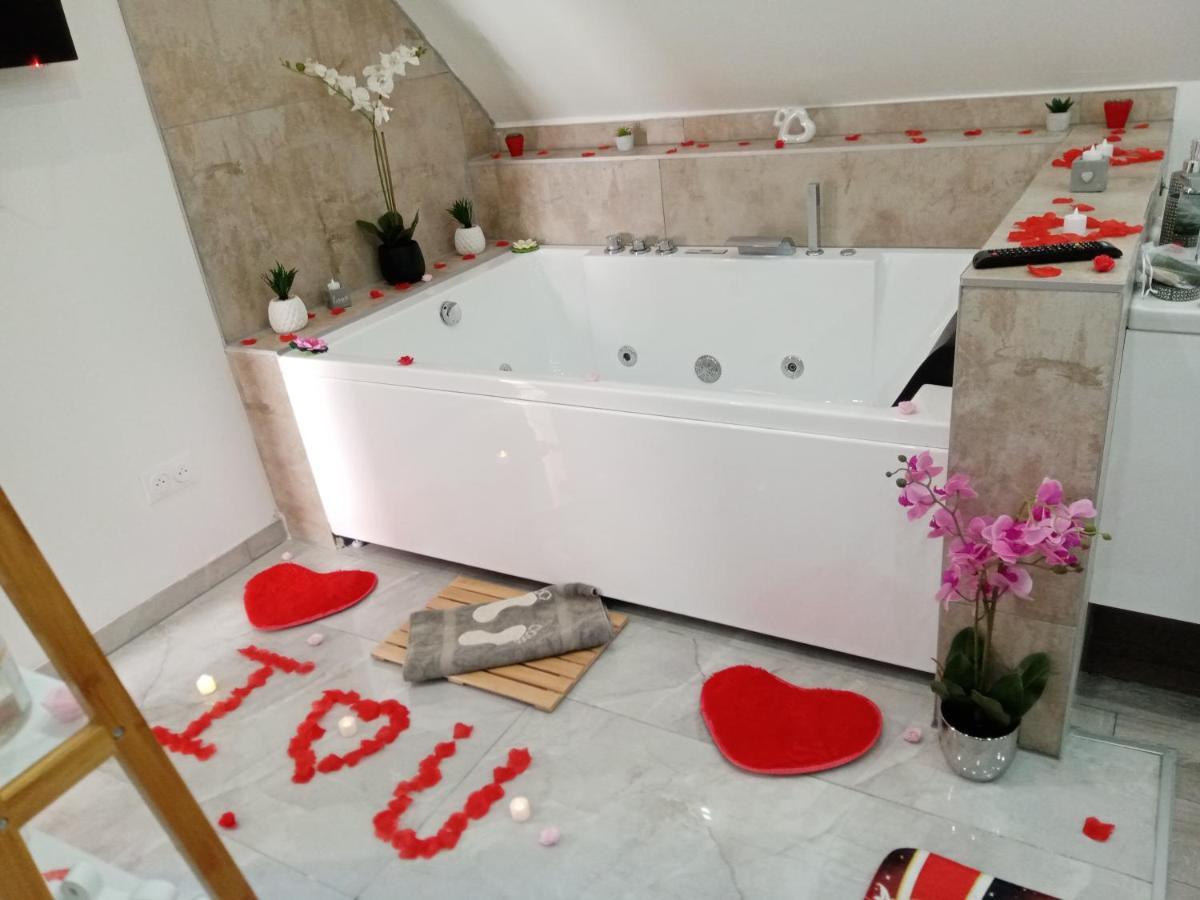Studio Jacuzzi au centre Colmar Extérieur photo
