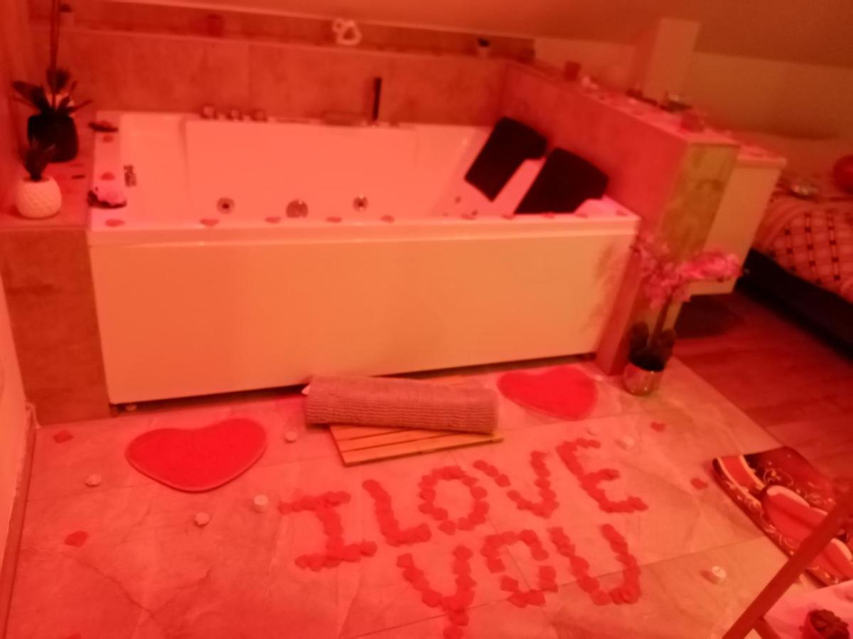 Studio Jacuzzi au centre Colmar Extérieur photo