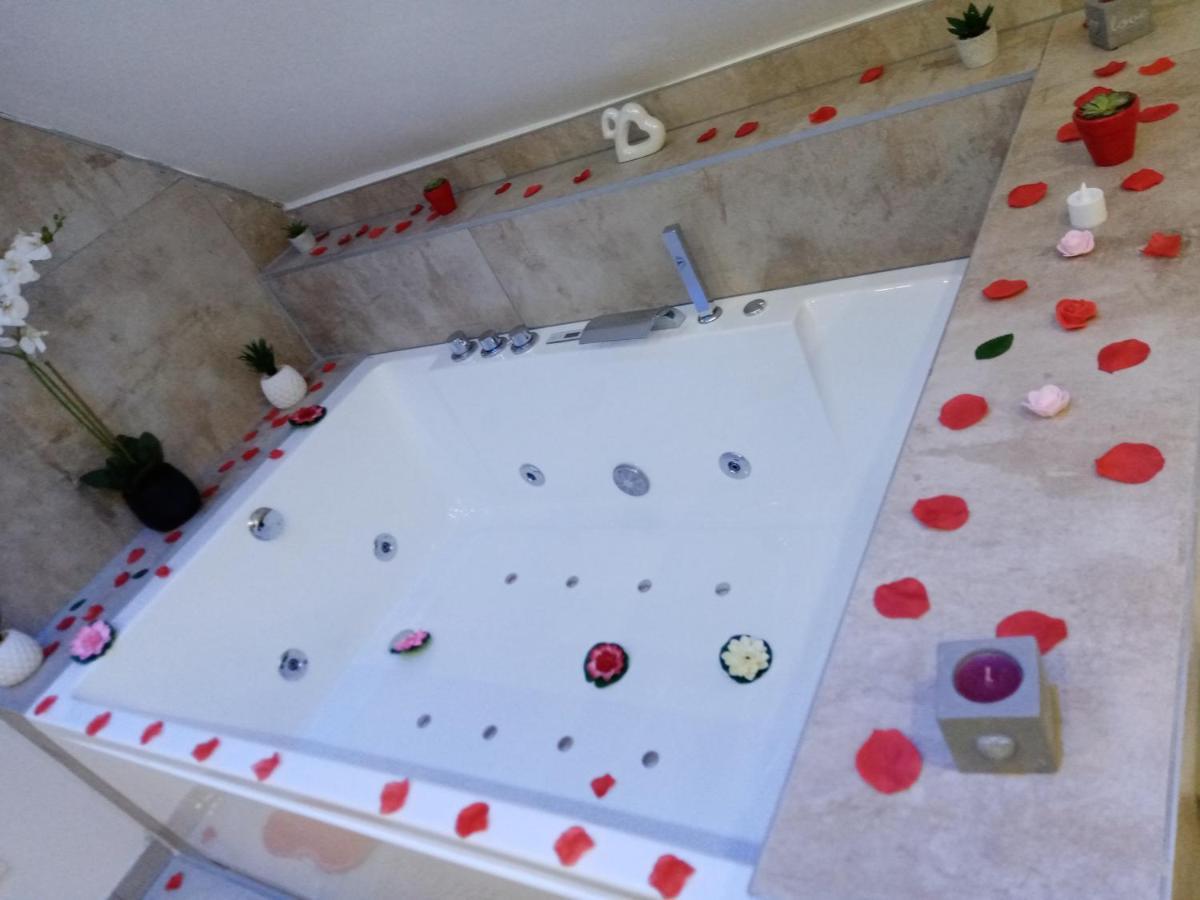 Studio Jacuzzi au centre Colmar Extérieur photo