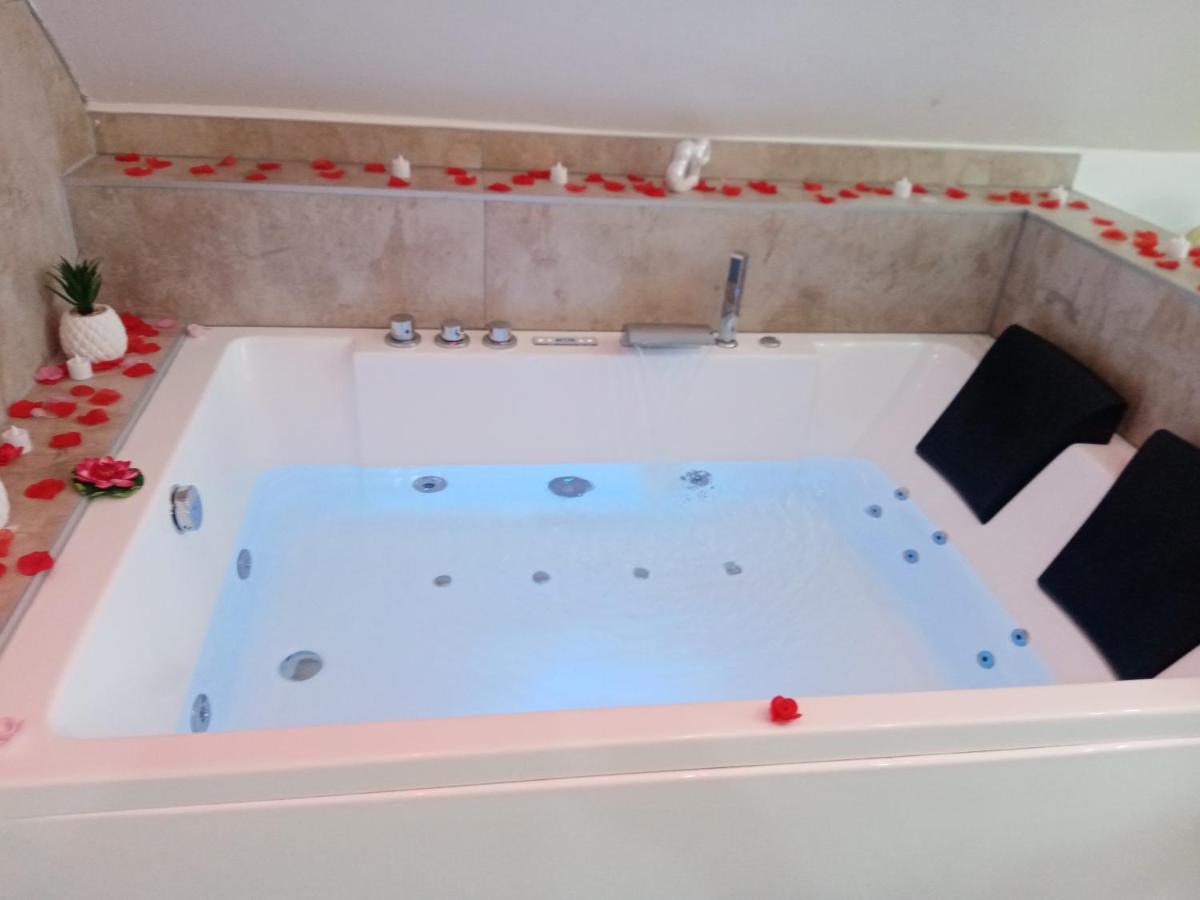 Studio Jacuzzi au centre Colmar Extérieur photo